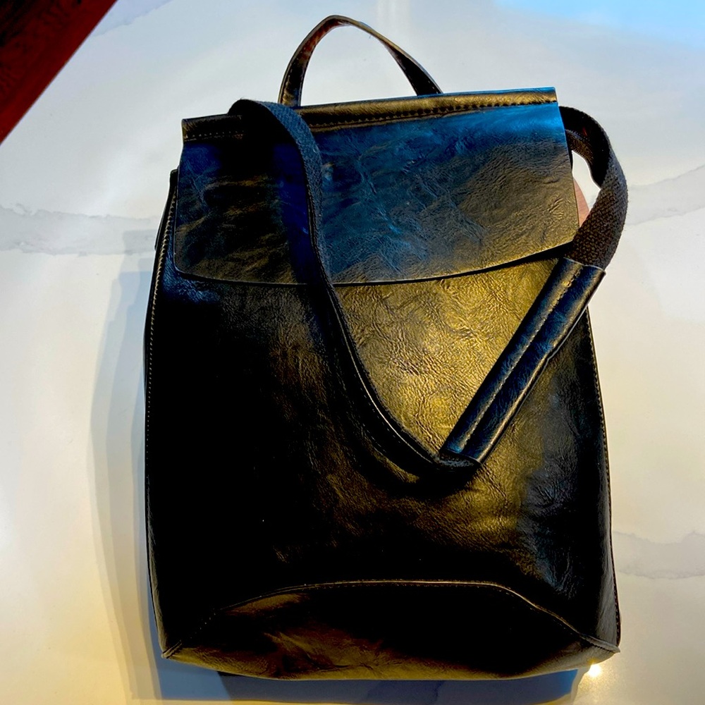Convertible black bag/ backpack. Never used- perfect!